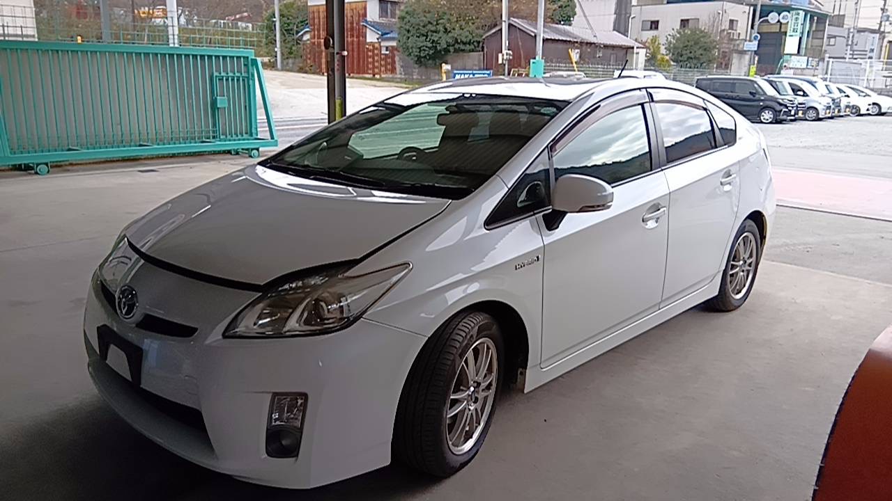 2025年12月　プリウス